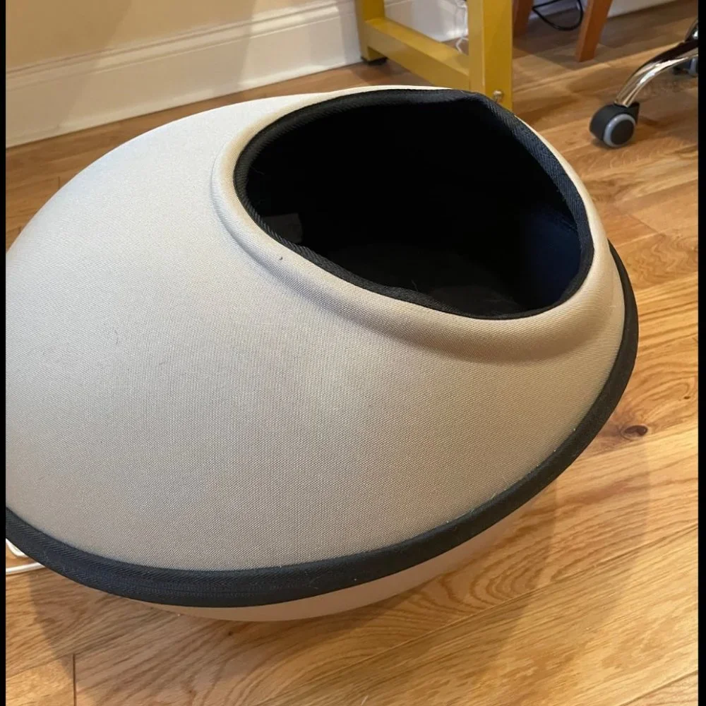 Heated cat bed